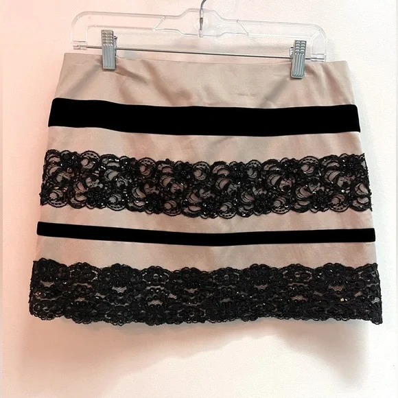 NANETTE LEPORE Women’s Tan and Black Mini Skirt with velvet and lace - size 6 - Picture 8 of 8